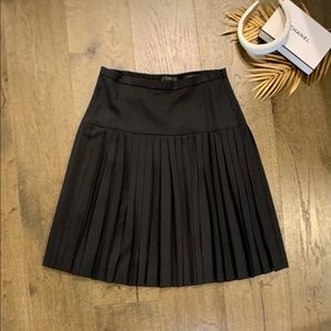 Super 120’s wool drop waist pleated skirt